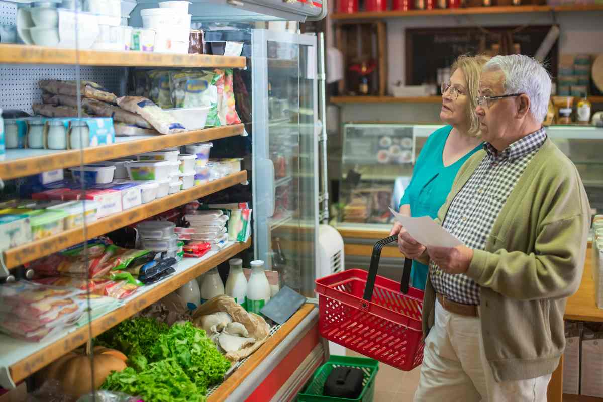 coppia al supermercato