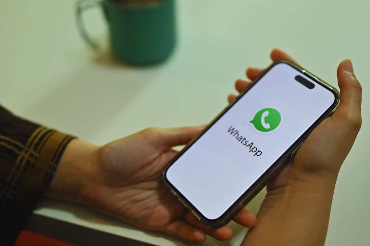 uno smartphone con whatsapp